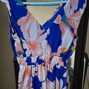 Gently  used  women's  clothing